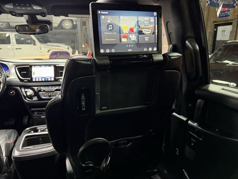 Used 2019 Chrysler Pacifica Touring-L Plus w/ Advanced Safetytec Group FWD image 32