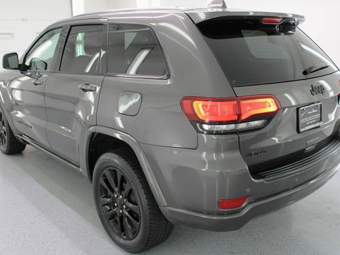 Used 2019 Jeep Grand Cherokee Altitude AWD/4WD image 7