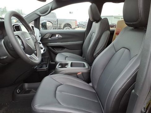 New 2026 Chrysler Pacifica Select image 7