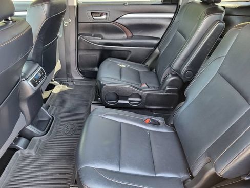 Used 2018 Toyota Highlander XLE AWD/4WD image 23