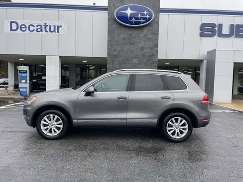 Used 2014 Volkswagen Touareg VR6 image 2