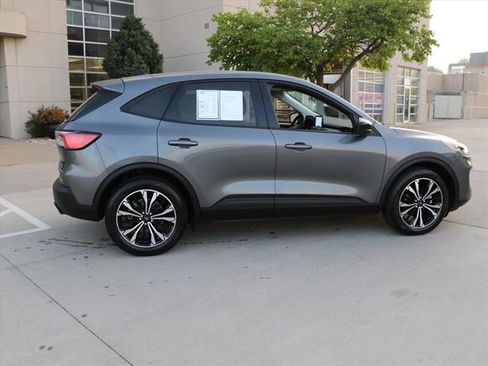 Used 2021 Ford Escape SE w/ SE Sport Appearance Package image 9