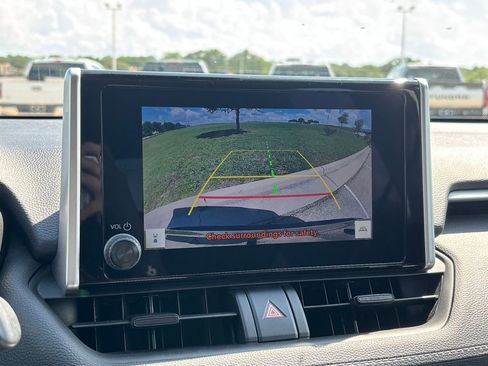 Used 2025 Toyota RAV4 XLE FWD image 10