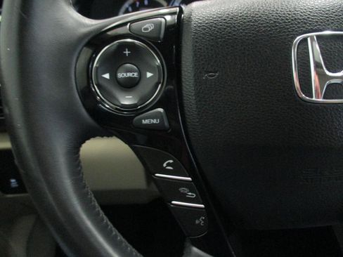 Used 2017 Honda Accord EX-L image 24