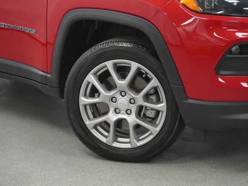 Used 2023 Jeep Compass Latitude w/ Sun and Sound Group AWD/4WD image 4