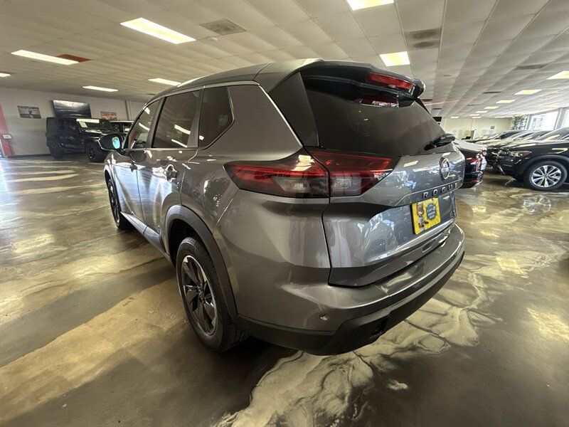 Used 2024 Nissan Rogue SV FWD image 5