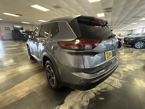 Used 2024 Nissan Rogue SV FWD image 5
