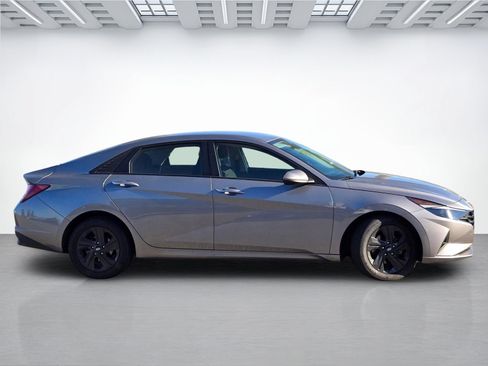 Certified 2022 Hyundai Elantra SEL w/ Convenience Package FWD image 3