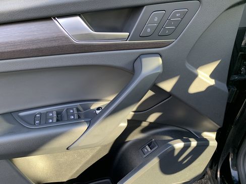 Used 2023 Audi Q5 2.0T Premium w/ Convenience Package image 5