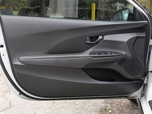 Used 2020 Hyundai Veloster Turbo Ultimate image 9