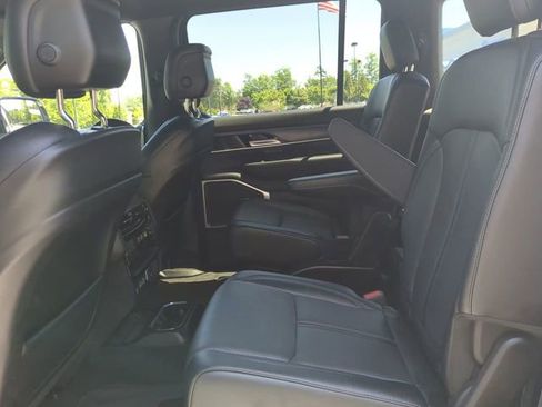 Used 2024 Jeep Wagoneer Series III AWD/4WD image 13