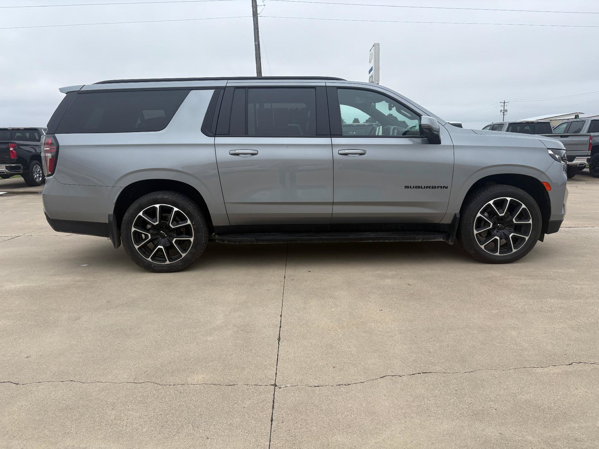 Used 2024 Chevrolet Suburban RST w/ Luxury Package AWD/4WD image 7