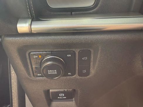 Used 2025 Ford Expedition Platinum image 20