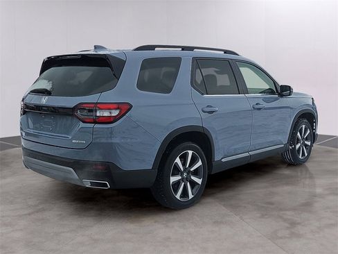 Used 2024 Honda Pilot Touring image 4