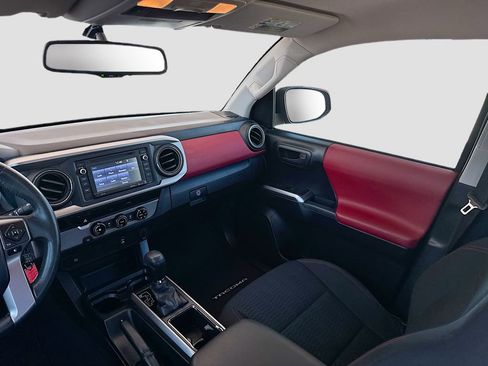 Used 2017 Toyota Tacoma SR5 image 22