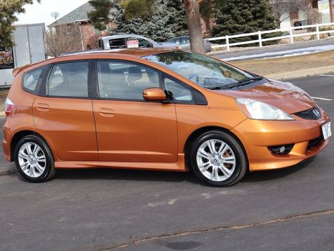 Used 2010 Honda Fit Sport image 2