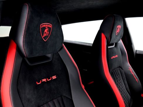 Used 2023 Lamborghini Urus Performante AWD/4WD image 18