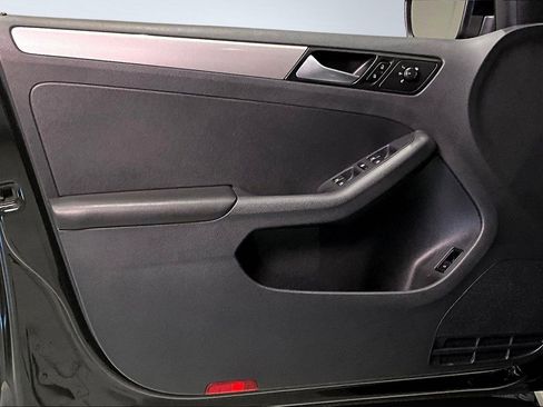 Used 2017 Volkswagen Jetta S image 19