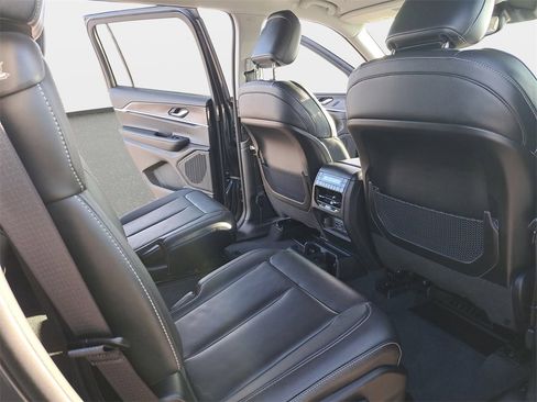 Certified 2023 Jeep Grand Cherokee L Limited image 11