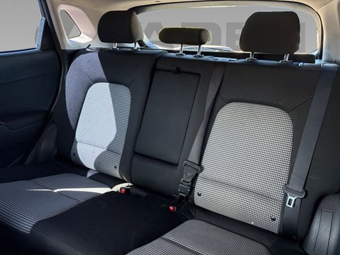 Used 2022 Hyundai Kona SE image 4