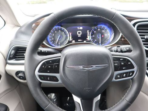 Used 2023 Chrysler Pacifica Limited image 19