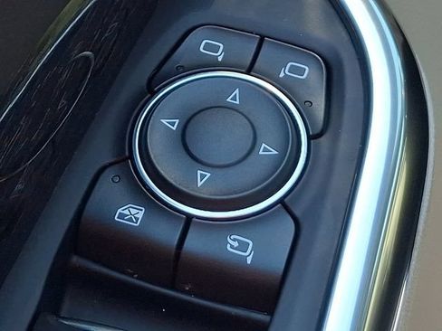 Used 2021 Cadillac XT4 Premium Luxury w/ Enhanced Visibility Package AWD/4WD image 25