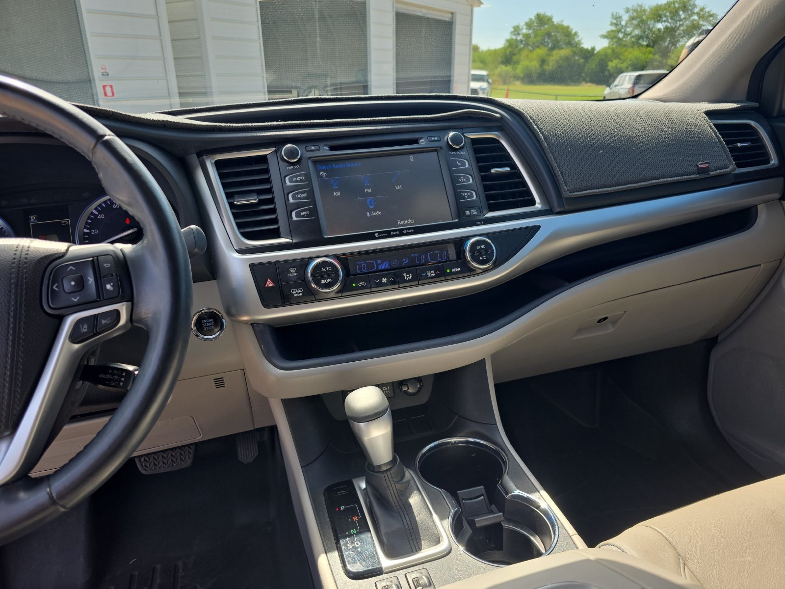 Used 2017 Toyota Highlander XLE FWD image 17