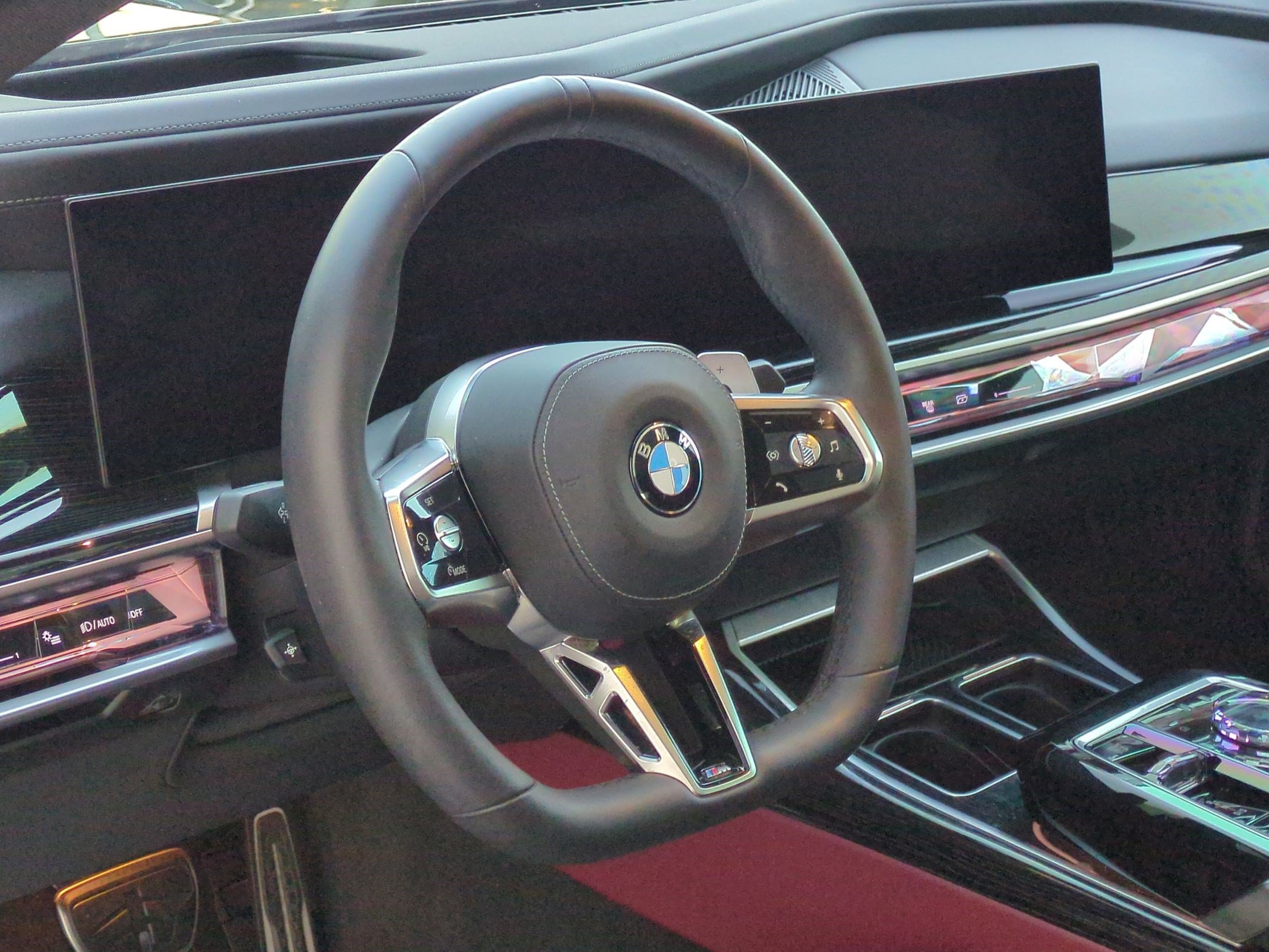 Used 2025 BMW 740i xDrive AWD/4WD image 18