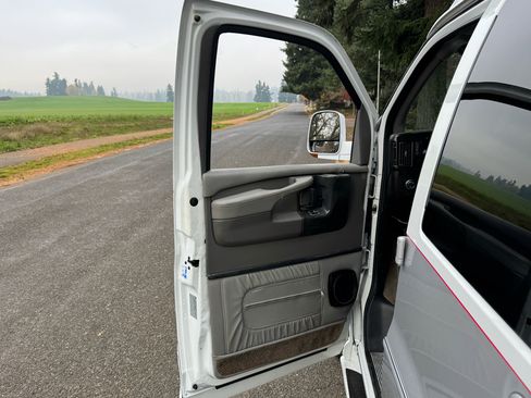 Used 2008 Chevrolet Express 1500 AWD w/ Preferred Equipment Group image 41