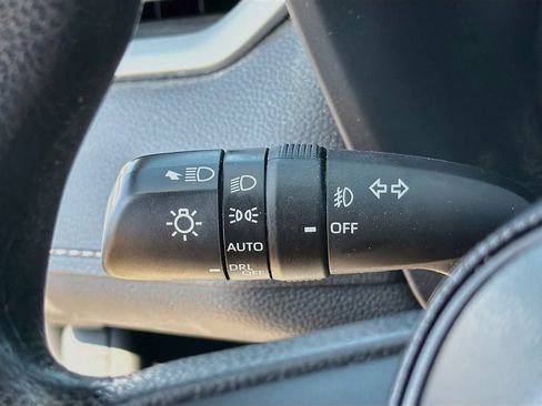 Used 2021 Toyota RAV4 XLE AWD/4WD image 22