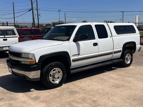 Used 2002 Chevrolet Silverado 2500 LS w/ Electrical Convenience Pkg RWD image 2