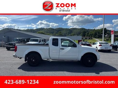 Used 2015 Nissan Frontier SV AWD/4WD image 1