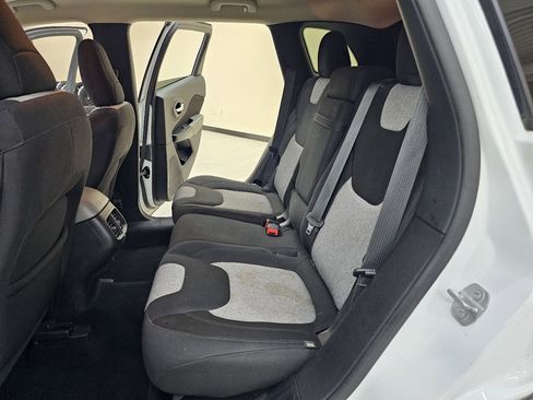 Used 2014 Jeep Cherokee Latitude w/ Comfort/Convenience Group image 23