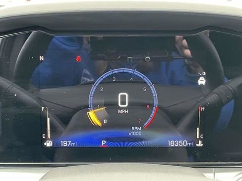 Used 2025 Chevrolet Trax LT w/ LT Convenience Package image 31