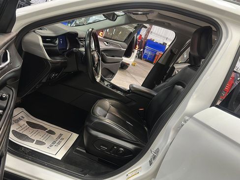 Used 2022 Jeep Grand Cherokee L Limited w/ Black Appearance Package image 15