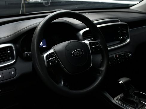 Used 2019 Kia Sorento LX image 18