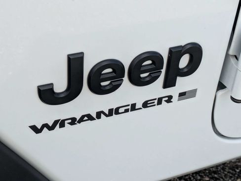 Used 2025 Jeep Wrangler Sport AWD/4WD image 14