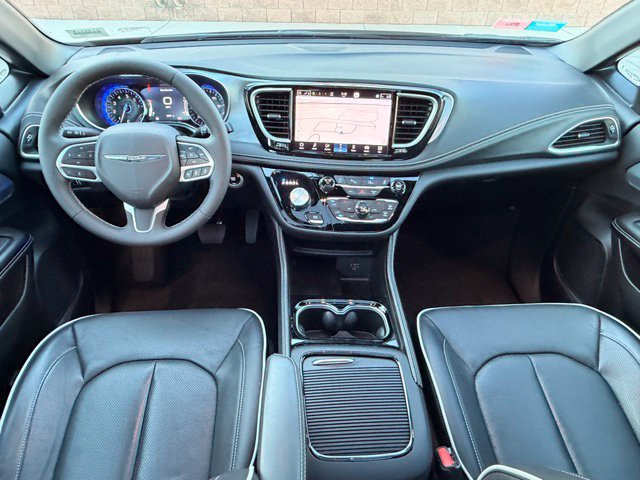 Used 2026 Chrysler Pacifica Limited FWD image 14