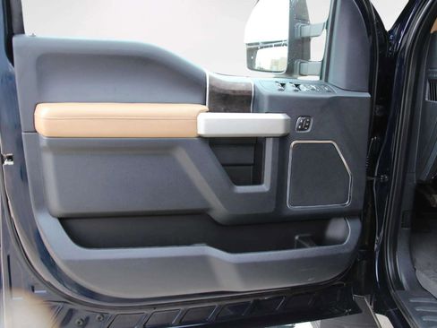 Used 2022 Ford F250 Lariat w/ Lariat Value Package AWD/4WD image 13