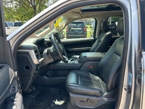 Used 2023 Ford Expedition XLT AWD/4WD image 3