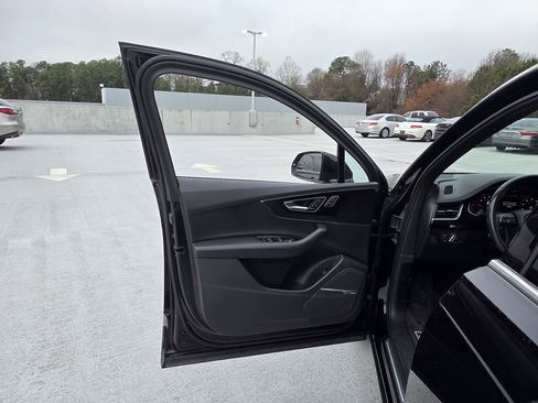 Used 2019 Audi Q7 3.0T Premium Plus w/ Premium Plus Package image 9