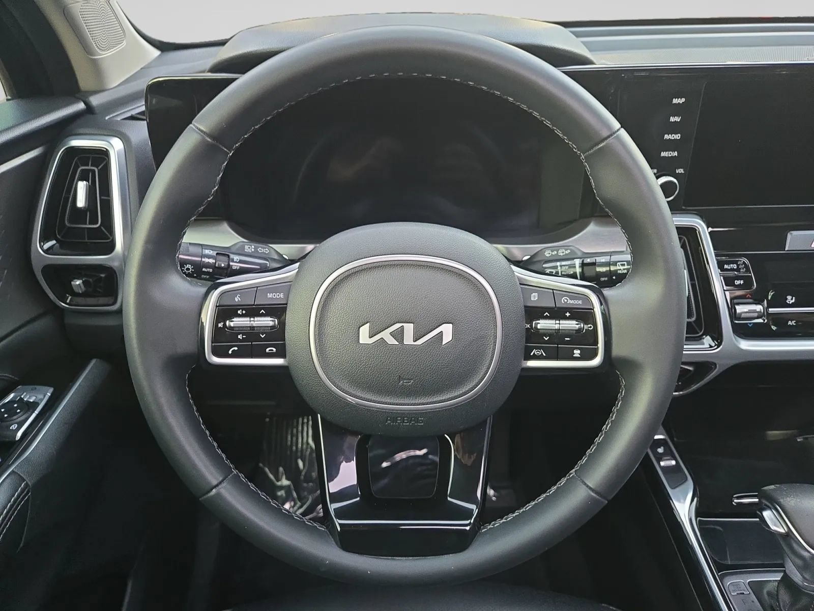 Used 2023 Kia Sorento SX AWD/4WD image 20