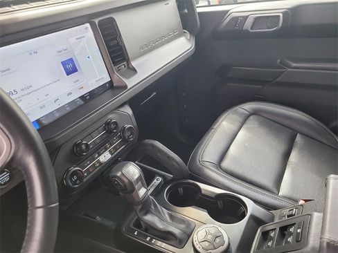 Used 2025 Ford Bronco Badlands image 17