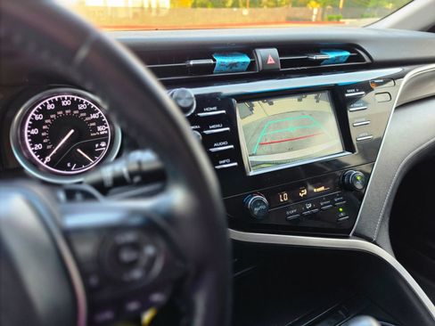 Used 2018 Toyota Camry SE FWD image 15