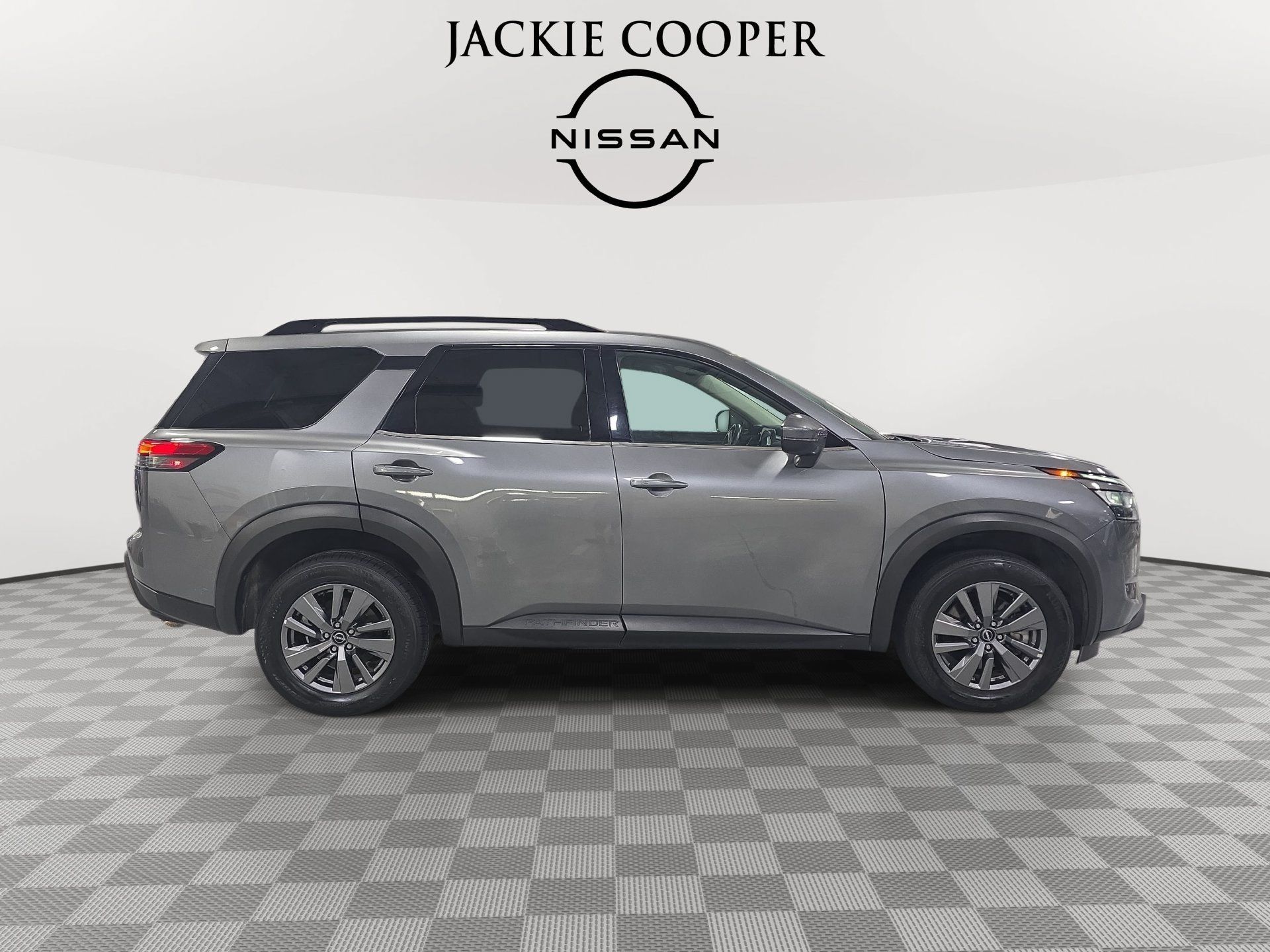 Used 2025 Nissan Pathfinder SV AWD/4WD image 4
