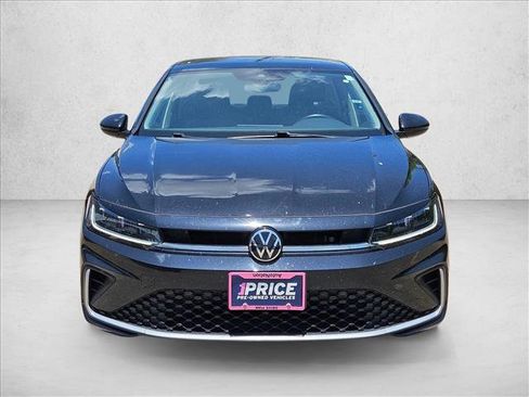 Used 2025 Volkswagen Jetta SE FWD image 2
