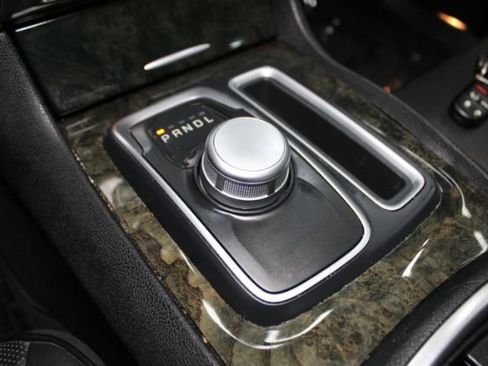 Used 2016 Chrysler 300 C image 12