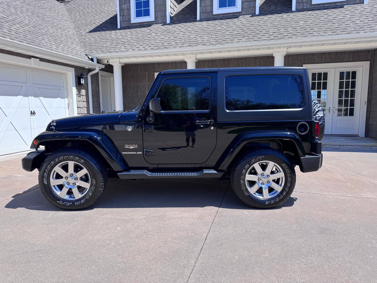 Used 2012 Jeep Wrangler Sahara w/ Connectivity Group AWD/4WD image 3