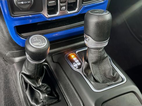 Used 2021 Jeep Gladiator Sport image 23