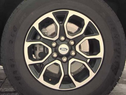 Used 2023 Ford Expedition Max XLT image 11